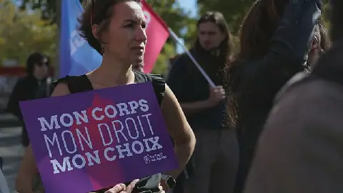 French Women Face Obstacles to Abortion Despite Constitutional Right
