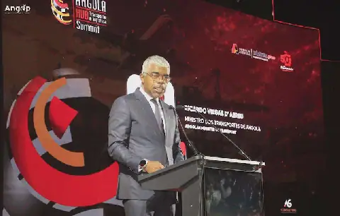Angola prevê mil autocarros eléctricos e dois mil carregadores em todo o país