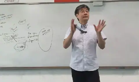 Expert Predicts AI Bubble Burst and Global Financial Crisis