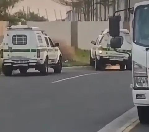 Die oorskot word Vrydag van die toneel in Parklands verwyder.