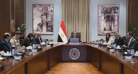 رئيس الوزراء يجتمع بوزراء النقل والتنمية المحلية والإسكان في إطار استعدادات الحكومة لتنظيم مؤتمر شهر أكتوبر