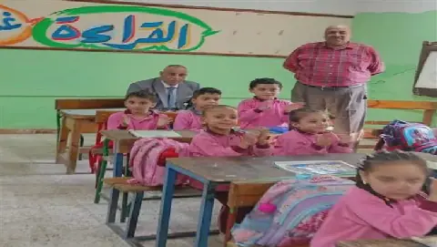 Egyptian Education Official Participates in Primary School Class