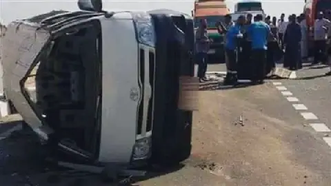 Six Injured in Microbus Rollover on Egypt's Desert Highway