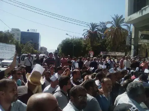 Algerian Unions Maintain Pressure with General Strike and National March