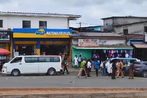 L’ancienne gare routière de Libreville où se vendent librement les livres contrefaits.