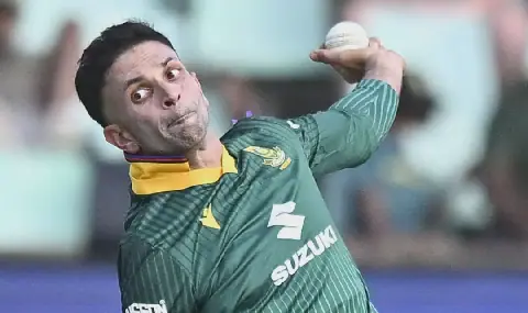 Keshav Maharaj was aan die brand tot dusver teen die Aussies.