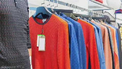 Simple Ideas to Revamp Your Old Clothes
