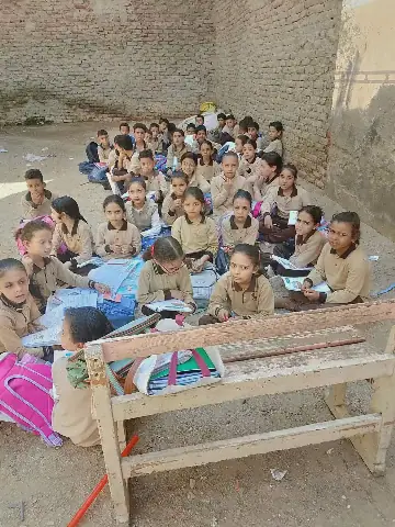 Egyptian Education Ministry Responds to Video of Students Sitting on School Grounds