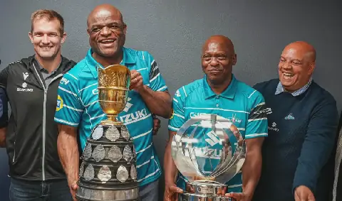 Pieter Bergh, hoofafrigter van die Suzuki Griekwas-span, dr. Zamani Saul, Noord-Kaapse premier, Mangaliso Matika, LUR vir sport, kuns en kultuur, en Monte Engelbrecht, president van die Griekwas-rugbyunie.