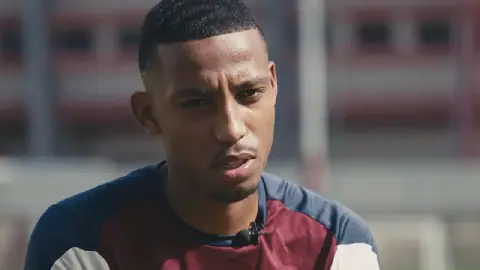 Algérie : Belghali évoque son parcours et son admiration pour Mahrez