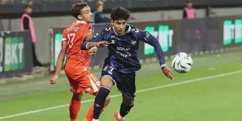 Tunisian Footballer Khalil Ayari Wins Player of the Month Award in France