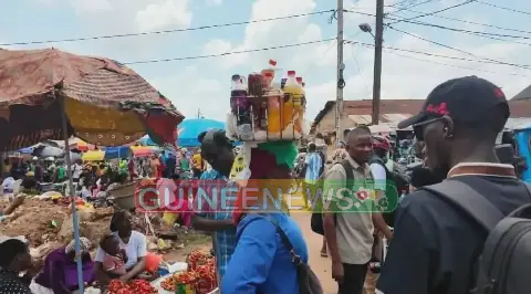 Interdiction des sachets d'eau en Guinée : les citoyens de Kindia réclament des alternatives accessibles