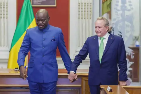 Brice Clotaire Oligui Nguema, président du Gabon et Andrew Forrest, le patron de Fortescue