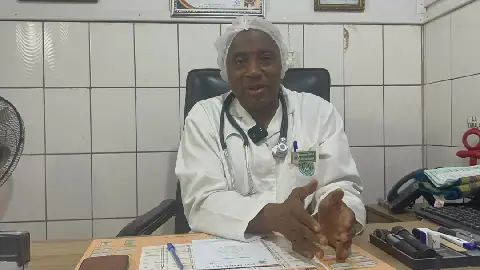 Interdiction des sachets d'eau en Guinée : Dr Ben Youssouf Keïta recommande des précautions aux ménages