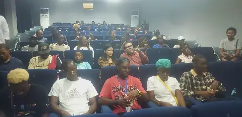 Estudiantes de ruso en Malabo traducen película rusa al español