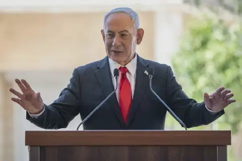 Israel PM credits plumber for averting plane disaster