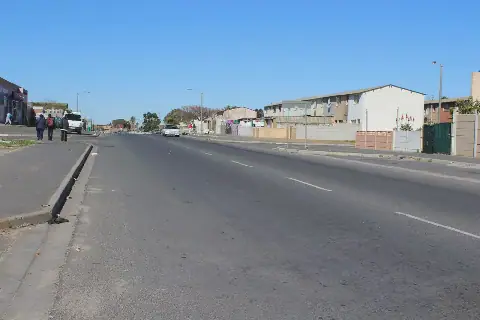 Elsies River safety debate: Community leader calls for faster CCTV alerts