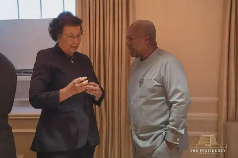 Mahama holds bilateral talks with Suriname President