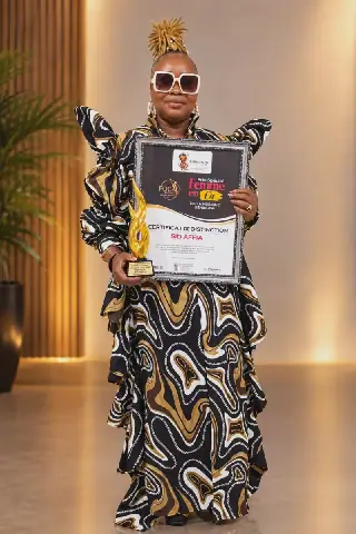 Sid Affia consacrée "Femme en Or" de la musique au Bénin