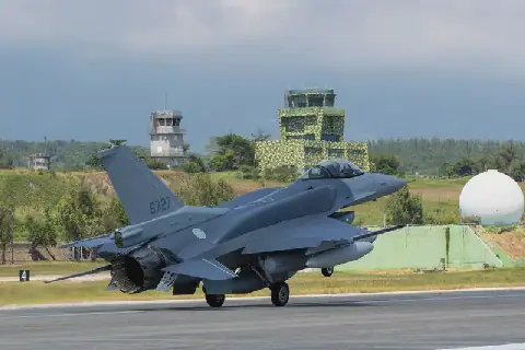 Taiwan’s first two F-16V fighter jets arrive to bolster defences against China