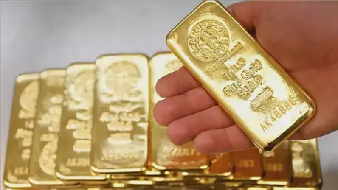 Egyptian Economy Sees Gold Price Drop, Global Oil Prices Stable