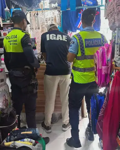 Fiscalização encerra estabelecimentos em São Vicente por falta de higiene
