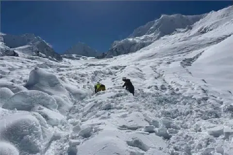 Avalanche in Nepal Kills 15 Workers, One Missing