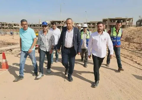 النائب الأول لـ«المقاولون العرب» يتفقد محطة رفع «داون تاون» بحدائق أكتوبر
