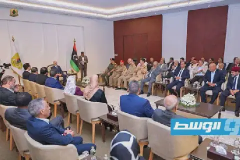 حفتر يلتقي أعضاء من مجلس النواب بمقر القيادة العامة في بنغازي