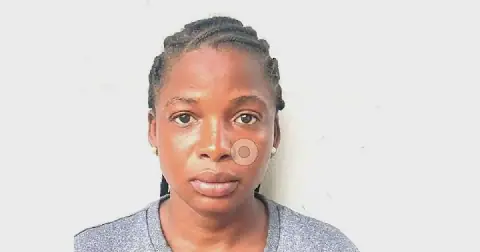 A woman faces police officers after allegedly threatening them with a knife over an Indian hemp arrest in Ogun State