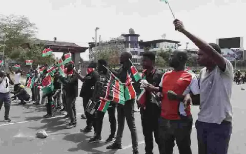 Rights groups rally behind Standard after pro-gov't supporters stage demos