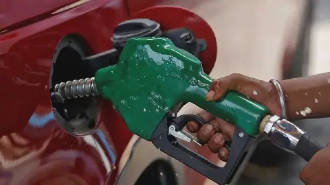 Nigerian Filling Stations Reduce Petrol Prices After NNPCL Cut