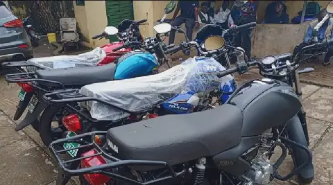 Gbessia: Four Motorcycles and Computer Equipment Donated to Communal Administration