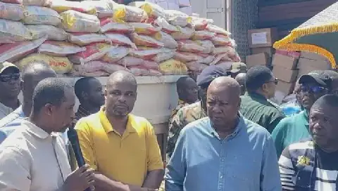 President Mahama visits flood victims in Hohoe with relief items
