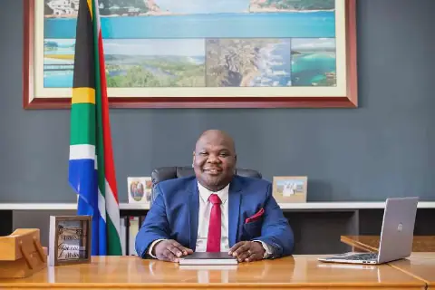Aanspreeklikheid geëis ná Knysna-amptenare vasgetrek word