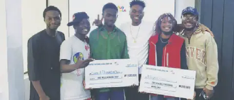 Lateef Adedimeji Rewards Winners of DusDus' Baba Eta Challenge