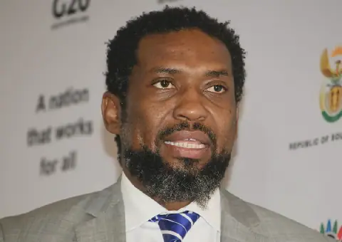 Buti Manamela, minister van hoër onderwys en opleiding.