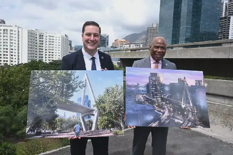 Geordin Hill-Lewis, burgemeester, het die Kaapstad-metro se visie onthul om die onvoltooide snelweë in die hawegebied te transformeer in ’n ikoniese nuwe skakelbrug, promenade en ’n lewenskragtige nuwe buurt. Lungelo Mbandazayo, stadsbestuurder, sê die projek is ’n geleentheid om die middestad die toekoms in te neem.