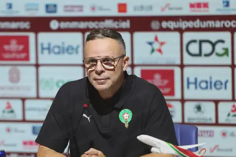 وهبي يحط الرحال بالرأس الأخضر للمشاركة في ندوة «كاف» حول مونديال 2026