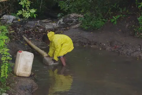 300 Mbikwakhe residents drink unsafe stream water