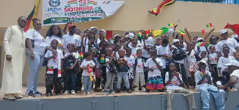 Fête de l’indépendance : la Fondation Kadiatou Bah Guissé offre des kits scolaires à 72 enfants de Regina Maris
