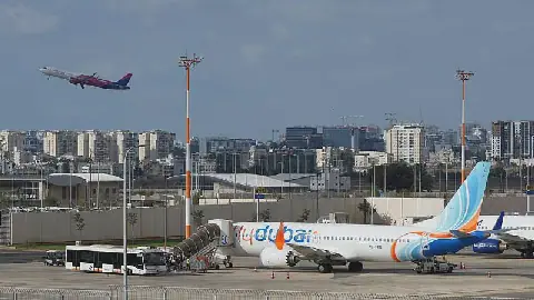 Mystery Pilots Hailed as Heroes After Emergency Landing of Flydubai Flight 1073