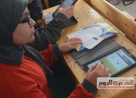 Egypt's Ministry of Education Distributes Tablets to First-Year High School Students