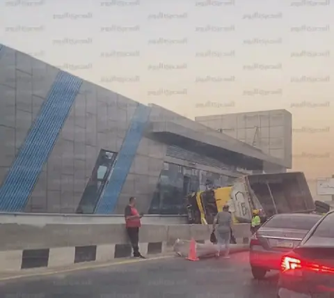 Trawl Truck Overturns at Egyptian Bus Station