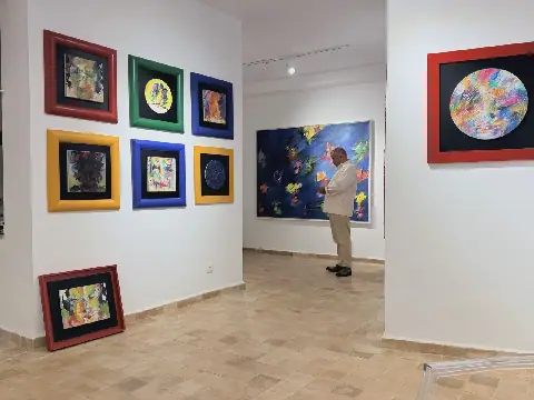 Moroccan Artist Yunes Kharraz Presents "A World in Constant Motion" Exhibition