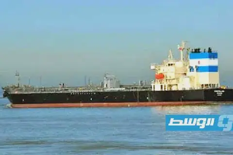 وصول ناقلة تحمل 32 ألف طن بنزين إلى ميناء جليانة في بنغازي