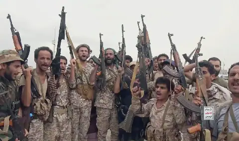 تقارير: "السعودية تستعد لهجوم على جماعة أنصار الله"، وحريق بمنشأة لأرامكو وانفجارات في صنعاء