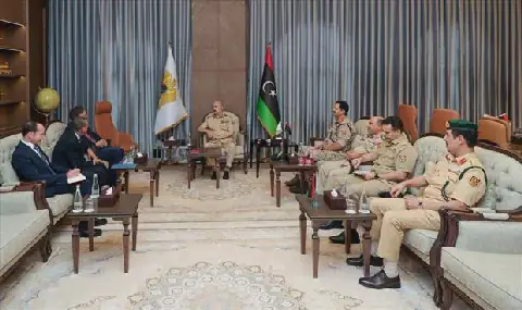 حفتر يبحث تعزيز التعاون والتنسيق مع اليونان