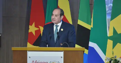 Egyptian President Calls for Technology Transfer and Industrial Localization in African Markets
