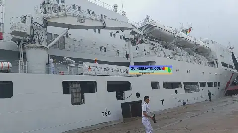 Chinese hospital ship Auspicious Ark docks in Conakry for free medical care